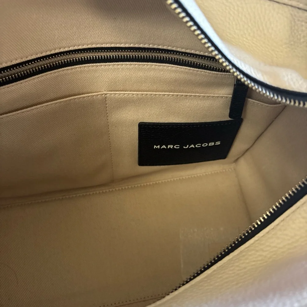 Marc Jacobs Cream and Black Interior Tote - Picture 2 of 5